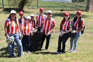 Becarios Limpian Caminos a Caacupé “Con la Fe Sin Basura”