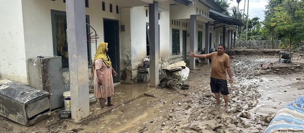 Más de 920 personas han muerto por inundaciones en Indonesia - ADN Digital