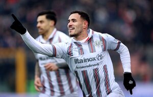 Sanabria anota su primer gol con la camiseta de Cremonese