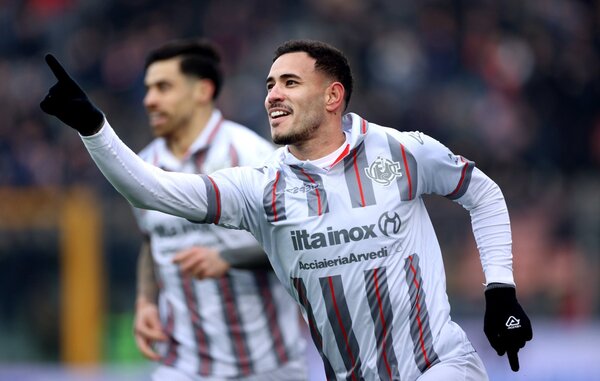 Sanabria anota su primer gol con la camiseta de Cremonese