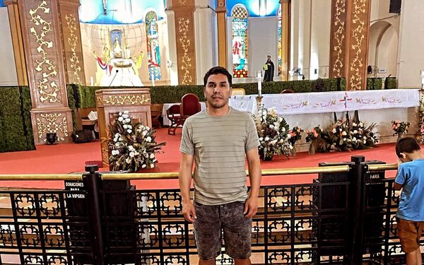 Popular / Salvador Cabañas se fue a Caacupé para agradecer a la Virgencita