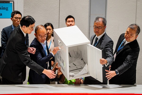 Hong Kong registra baja participación en comicios legislativos marcados por el megaincendio