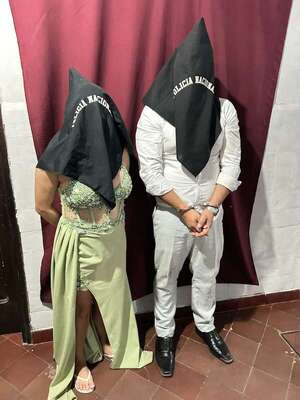 Hombre y mujer aprehendidos por supuesta amenaza con arma de fuego frente a casino de Lambaré - Policiales - ABC Color