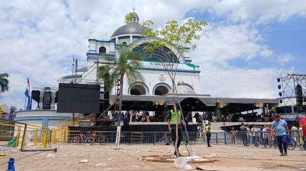 Peregrinos dejan basura constante y Caacupé redobla esfuerzos para mantener la ciudad limpia - Nacionales - ABC Color
