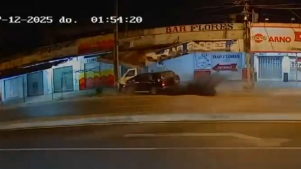 Conductor alcoholizado embiste camión pequeño y derrumba parte de un techo en zona del Mercado 4