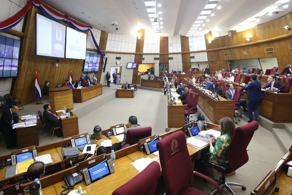 Diputados piden informe al Ministerio de Salud por fármacos vencidos enviado al Hospital de Clínicas