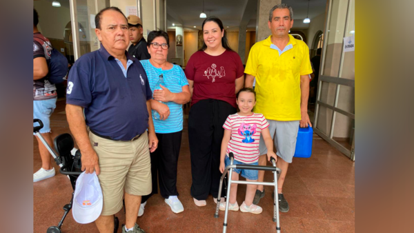Niña de 6 años llega a Caacupé desafiando los diagnósticos