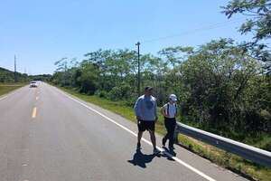 Primeros peregrinos ya caminan hacia Itapé para cumplir promesas a la Virgen del Paso  - Nacionales - ABC Color