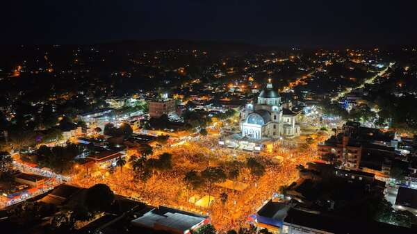Caacupé: peregrinos copan las calles y se preparar para la serenata a la Virgen   - Nacionales - ABC Color