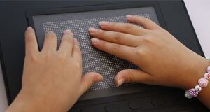 Entregaron dispositivos inteligentes para estudiantes con discapacidad visual que garantizan la política de equidad educativa