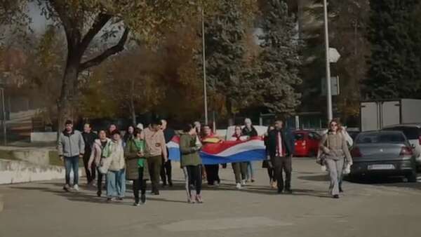 Video: paraguayos construyen un Tupasy Ycua en Madrid - Nacionales - ABC Color
