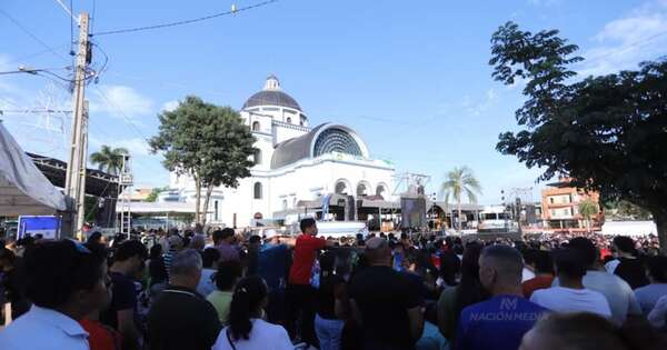 La Nación / La Virgen de Caacupé recibe hoy a miles de fieles de todo el país