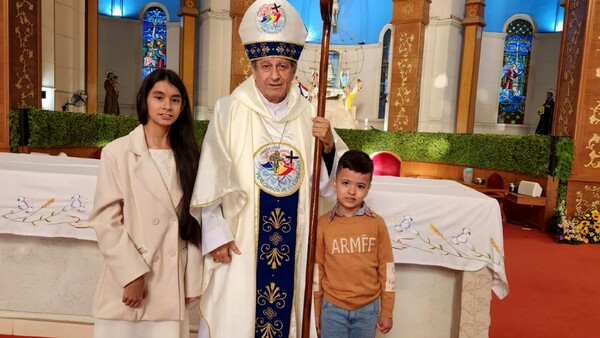 ¡Milagro! Adolescente sobrevive a compleja cirugía y dona su cabello