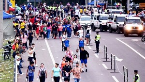 Peregrinos desafían el calor de 40°C para cumplir promesas