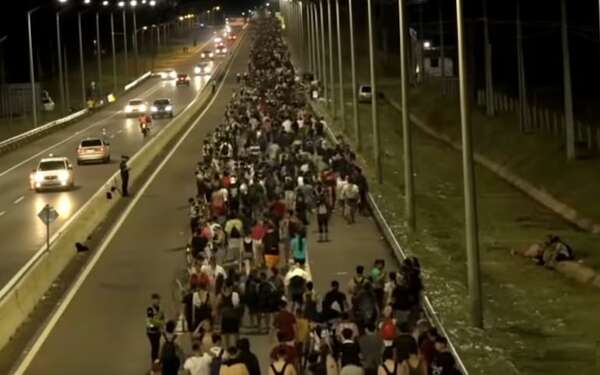 Peregrinación masiva avanza hacia Caacupé en la antesala de la Misa Central - Nacionales - ABC Color