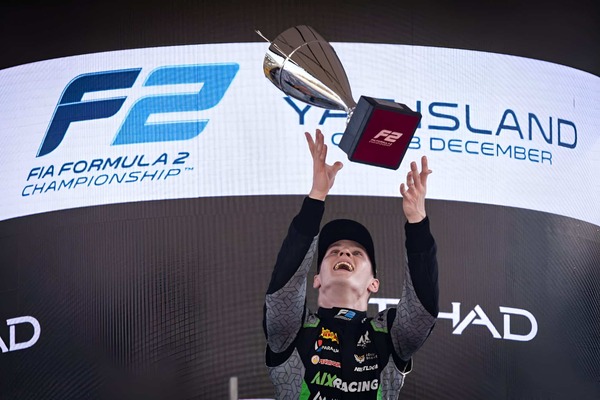  ¡Dürksen Gana en Yas Marina! Victoria y Adiós a AIX Racing