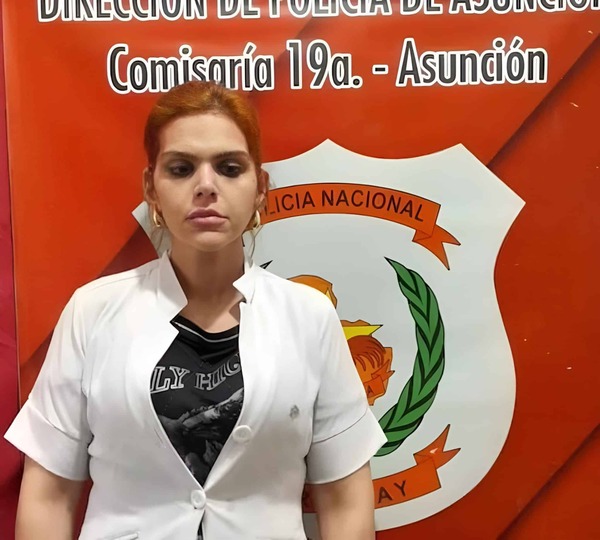  Detenida Mujer con Bata Blanca por Falsa Identidad en IMT