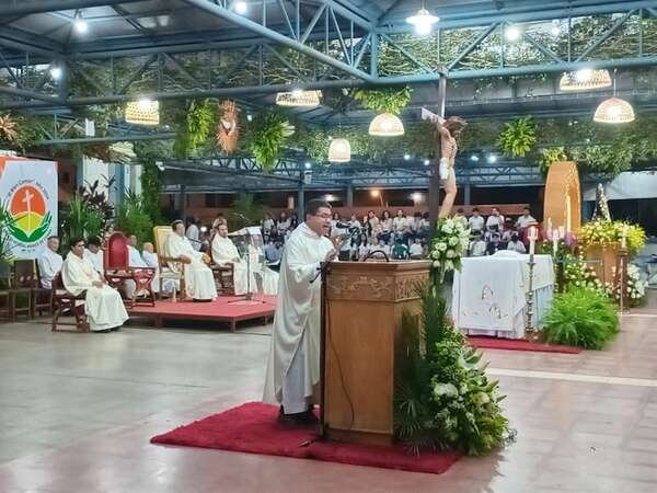 AUDIO: La dura crítica al Gobierno de Peña durante la misa de la madrugada en Caacupé  - Notas - ABC Color