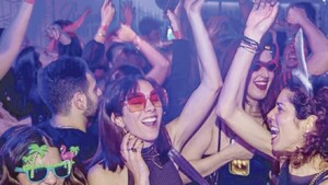 “Mi novio me hace problemas por mis farras de fin de año”