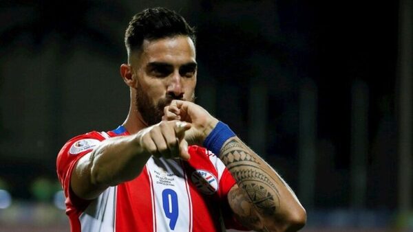 Popular / (VIDEO) Delantero de la sele confesó: "A mi tío le llevó el Pombero"