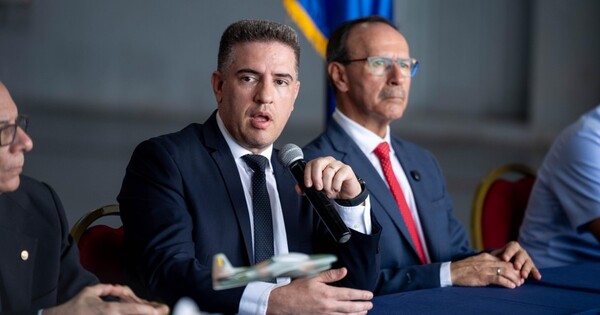 Una empresa promete construir un megacentro de datos en Paraguay y la oposición apunta al excedente energético