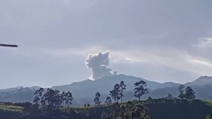 Volcán Puracé de Colombia emite columna de ceniza de 700 metros y sigue en alerta naranja
