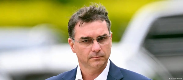 Hijo de Bolsonaro podría retirar su precandidatura - ADN Digital