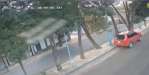 Fallece joven pasajera tras violento choque de motocicleta con un perro en Ñemby