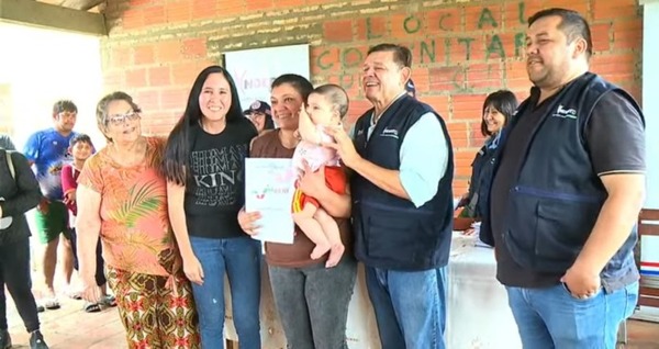 Gobierno entregó 67 títulos de propiedad en Nueva Mestre, con el compromiso de regularizar el 100% de la colonia - ADN Digital