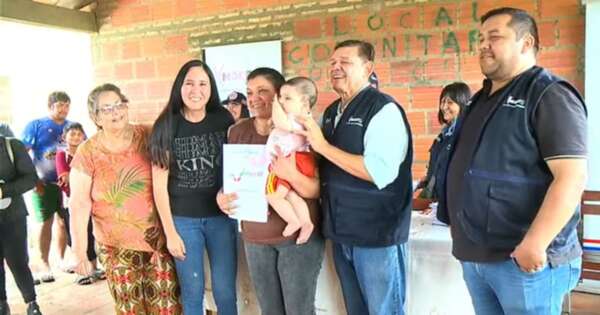 La Nación / Gobierno inicia entrega de los 1.200 lotes en Nueva Mestre