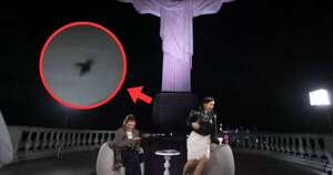 La Nación / El susto de Rosalía en TV Globo, provocado por una cucaracha voladora