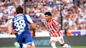 Estudiantes gana el clásico Platense y luchará por el título con Racing
