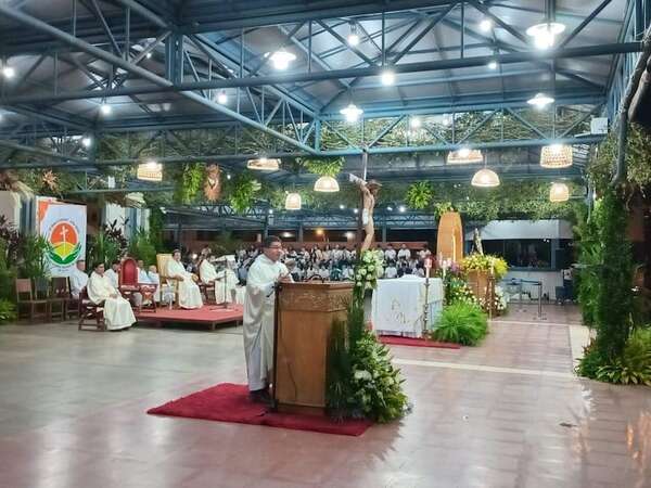 Aumentan presupuesto para viajes de Santi Peña, pero no hay dinero para niños con cardiopatía, critican - Nacionales - ABC Color