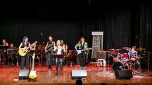 Concierto del grupo California Super Stars