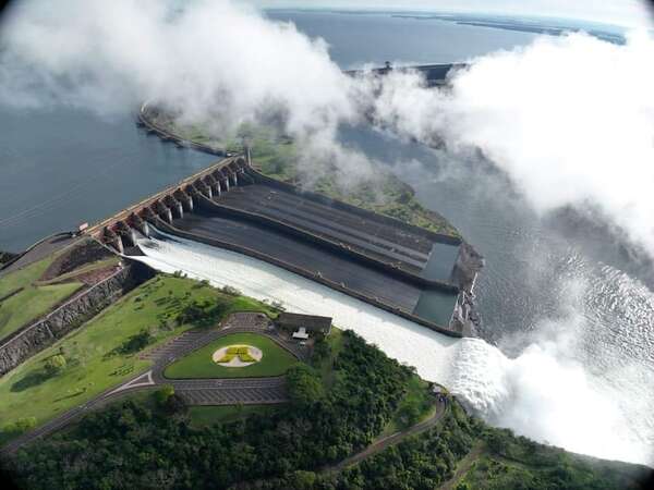 Itaipú mantiene millones de dólares innecesariamente en Caja, según Ferreira - Economía - ABC Color