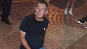 Motobolt le clavó en la pierna a su pasajero