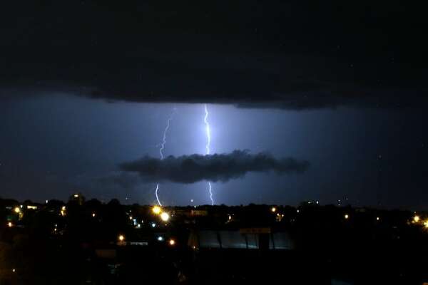 AUDIO: Impactos de rayos durante tormentas: Desde Meteorología explican por qué ocurren y cómo podemos protegernos - La Primera Mañana - ABC Color
