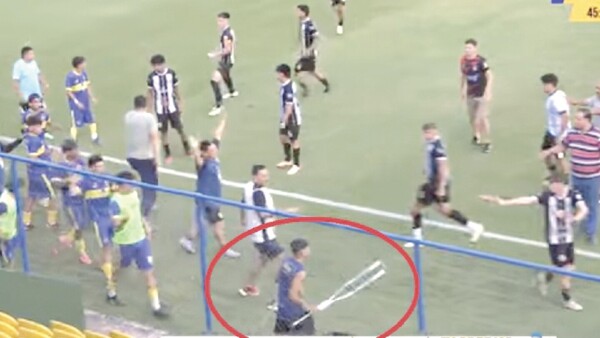 Juveniles se trenzan hasta con muletas