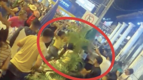 Promeseros se agarraron a golpes con vendedores cerca de la Virgen