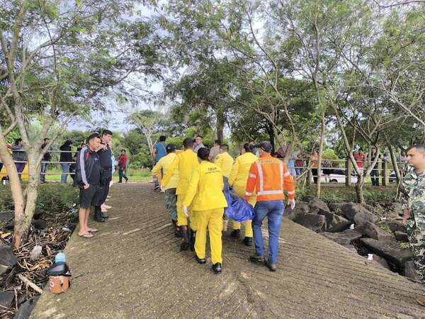 Carmen del Paraná: joven se lanzó al río desde una dársena para embarcaciones y terminó ahogado - Policiales - ABC Color