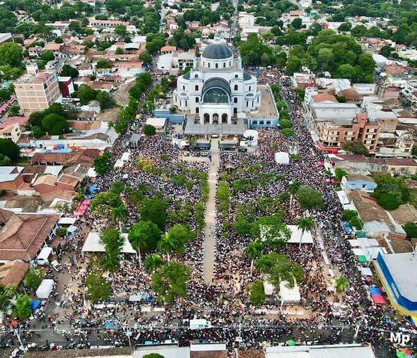 AUDIO: Caacupé 2025: récord de peregrinos, peligros críticos por avalancha y “silleros” ilegales - A La Gran 7-30 - ABC Color