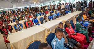 La Nación / Nigeria: liberan a cien estudiantes secuestrados y quedan otros 165 cautivos