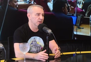 Dani Centurión oficializa candidatura en Asunción