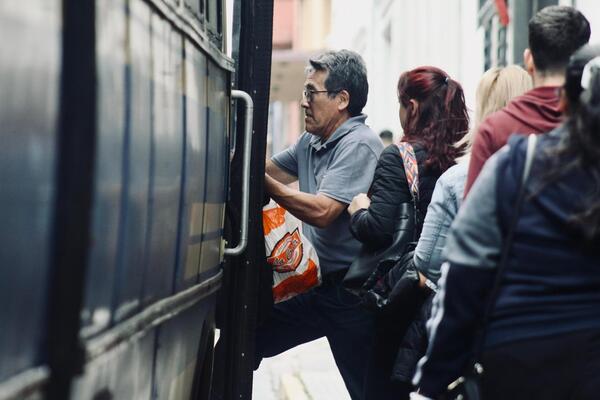 Ejecutivo avala versión de Diputados de la ley de modernización del transporte, pero no habla de la huelga