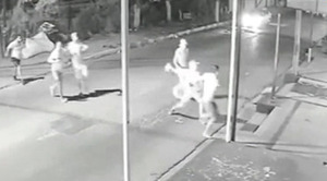 Popular / Vecinos denuncian a funcionarios municipales por armar “sarambi” en un barrio