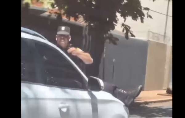 Fiscalía investiga incidente en el que una mujer huyó con un policía sobre el capó - Policiales - ABC Color