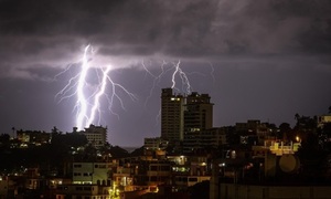 Fuerte temporal para este viernes: Meteorología advierte lluvias intensas en plena hora pico