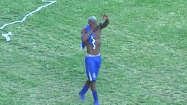 Jugó con tobillera electrónica y anotó uno de los goles para el ascenso de su club