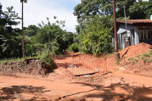 Cuestionan lentitud y mala reparación vial en proyecto sanitario de Carapeguá - Nacionales - ABC Color