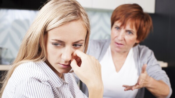 “Vivimos en lo de mi suegra y me quiere tratar de empleada”